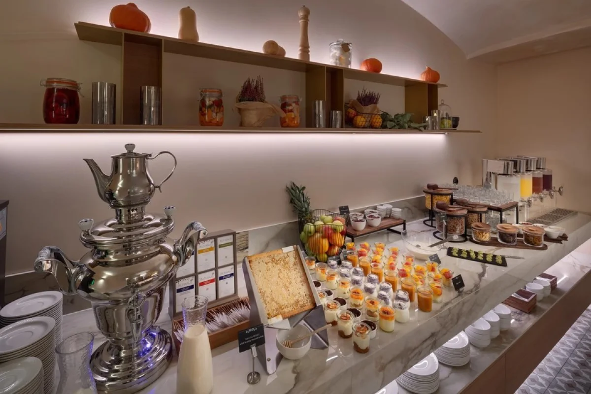Pobyt se snídaní v elegantním pražském Hotelu BOOKQUET s plavbou Pražskými Benátkami pro 2 osoby - foto 05