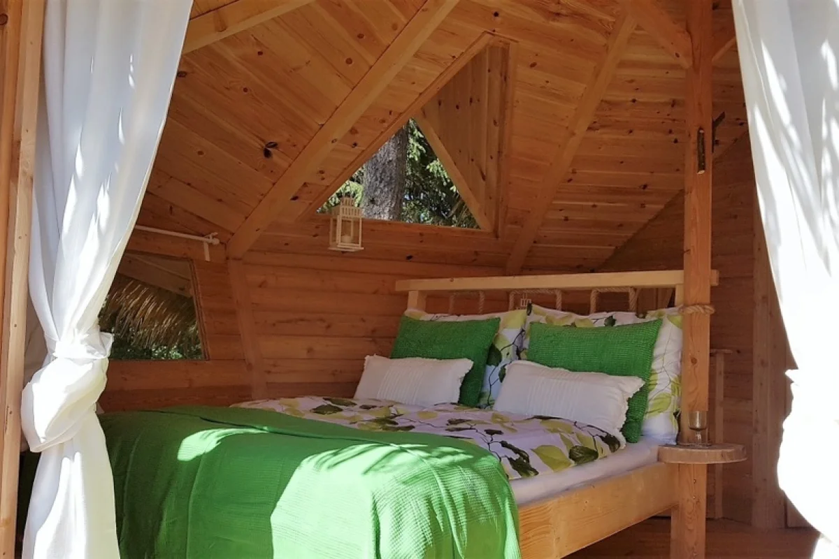 Pobyt se snídaní v krásném Tree house U Borovice v Resortu Green Valley - foto 03