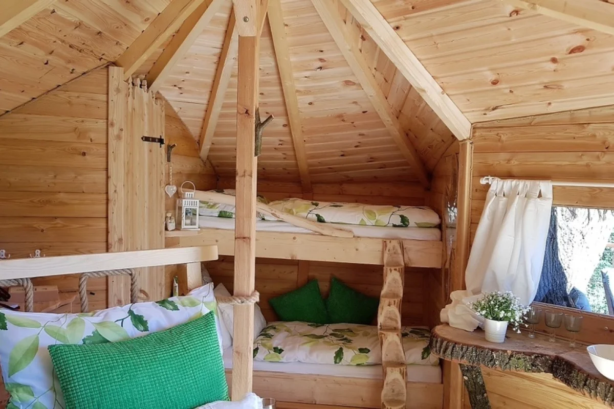 Pobyt se snídaní v krásném Tree house U Borovice v Resortu Green Valley - foto 05