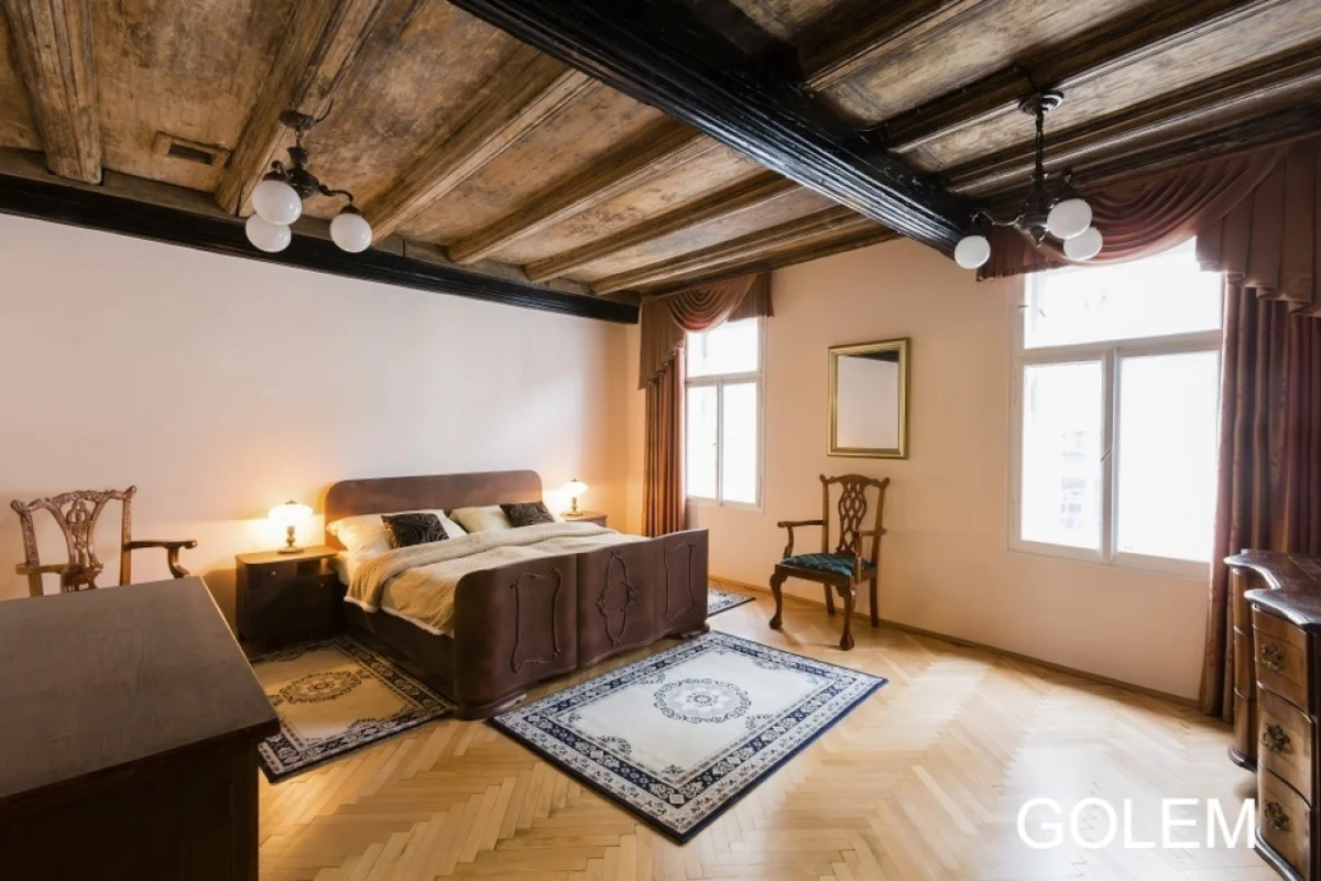 Pobyt v elegantním historickém apartmánu v srdci Prahy na Malé Straně pro 2 osoby - foto 03