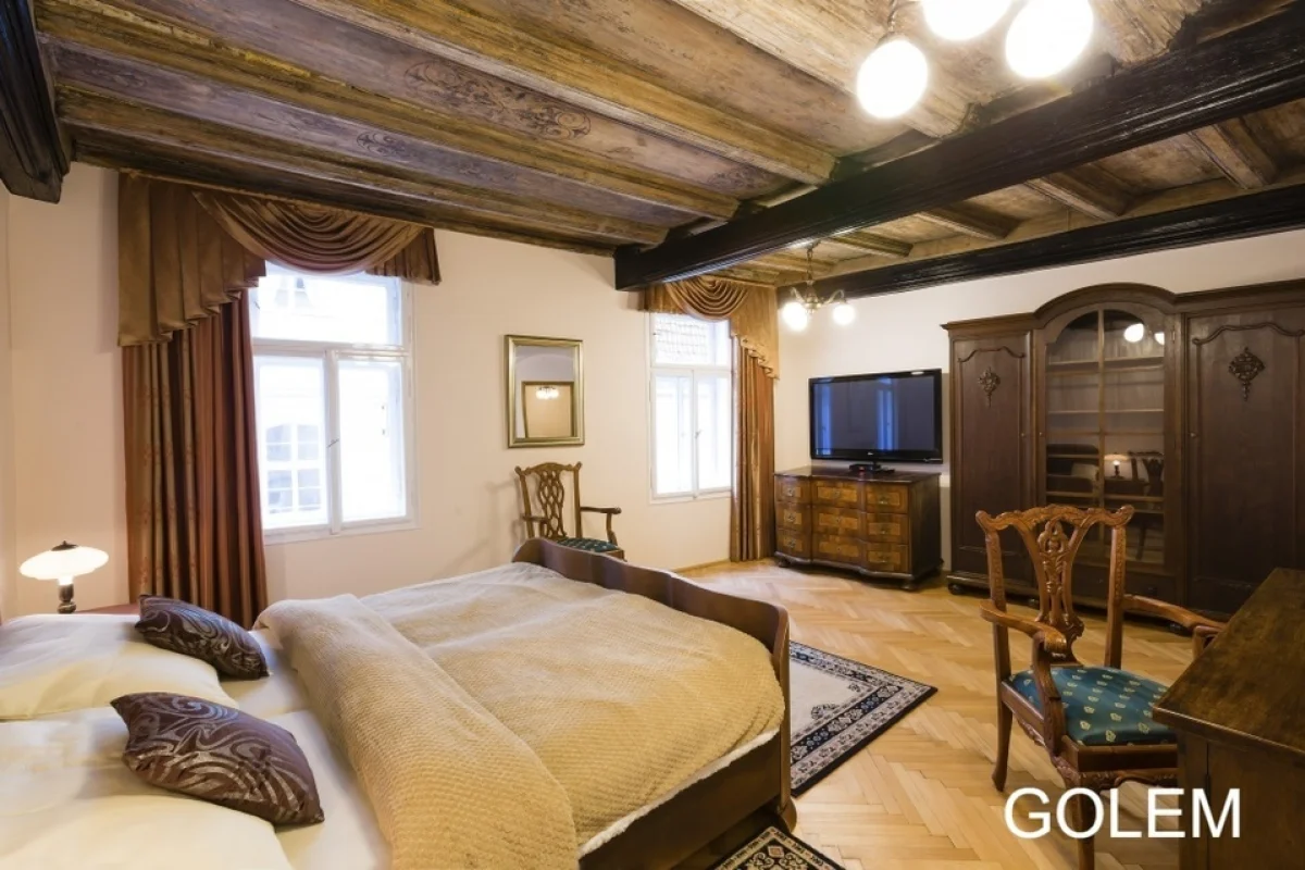 Pobyt v elegantním historickém apartmánu v srdci Prahy na Malé Straně pro 2 osoby - foto 04
