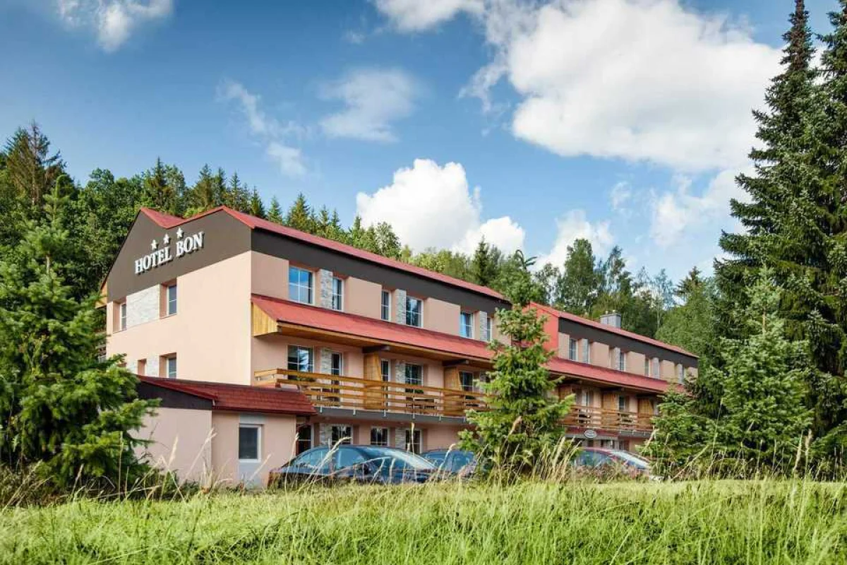 Pobyt v Jizerských horách v útulném Hotelu Bon s privátním wellness, bowlingem a polopenzí pro 2 osoby - foto 05