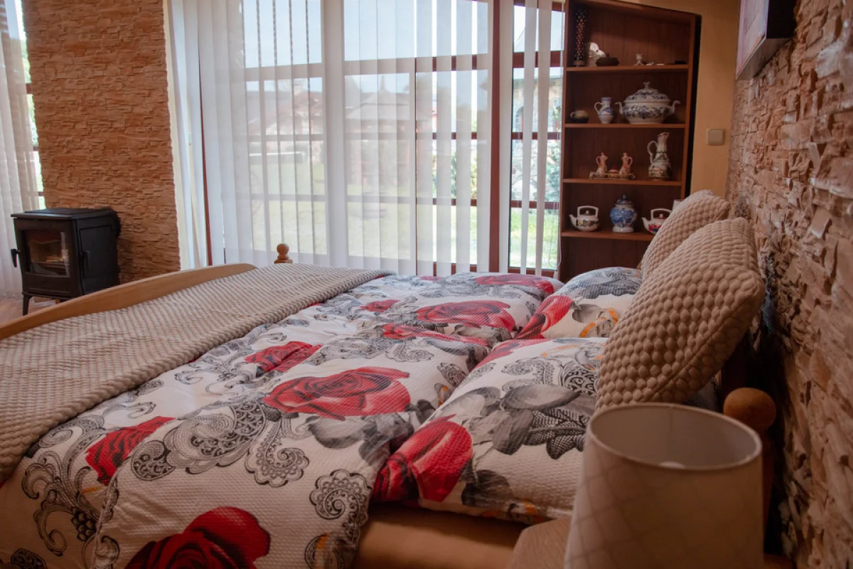 Pobyt v kamenném apartmánu U Rytíře na Zámečku Kaliště v Ladově kraji pro pár i rodinu - foto 04