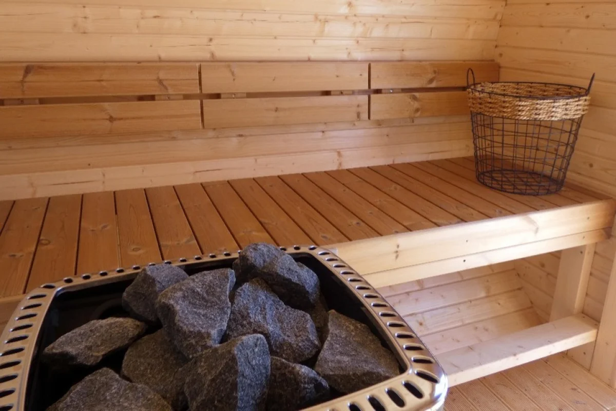 Pobyt v luxusním wellness letadle se saunou a koupacím sudem u Jindřichova Hradce - foto 04