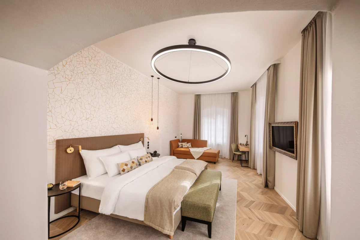 Pobyt v moderním hotelu OLDINN přímo na historickém náměstí v Českém Krumlově pro 2 osoby na 1 noc - foto 03