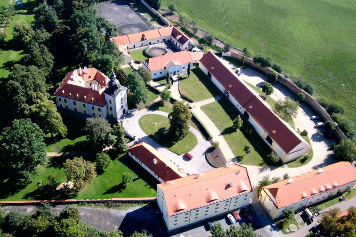 Pobyt v sedle v zámeckém hotelu pro 2 - foto 04