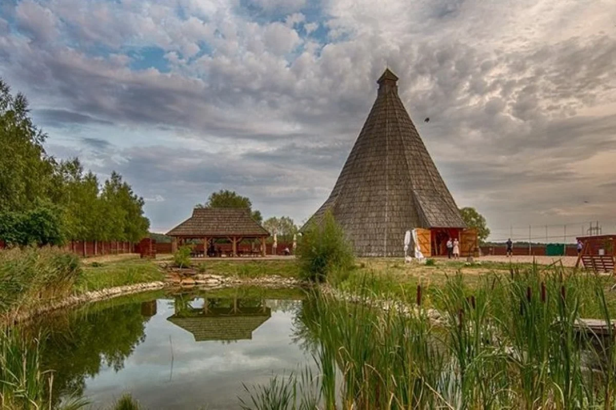 Pobyt v unikátním Vigvam resortu pro dva s polopenzí, piknikem a privátním wellness - foto 03