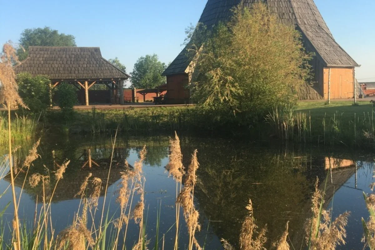 Pobyt v unikátním Vigvam resortu pro dva s polopenzí, piknikem a privátním wellness - foto 05