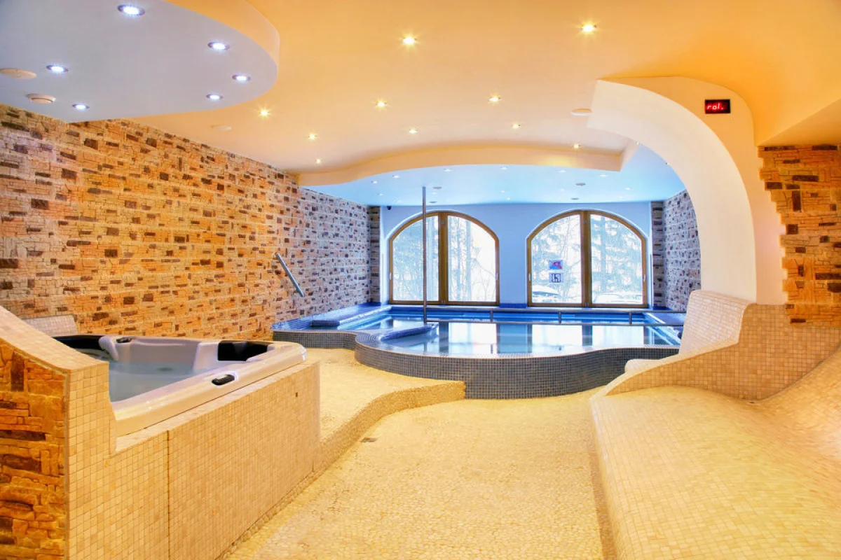Pobyt ve Špindlerově Mlýně s polopenzí a neomezeným wellness pro dva - foto 02