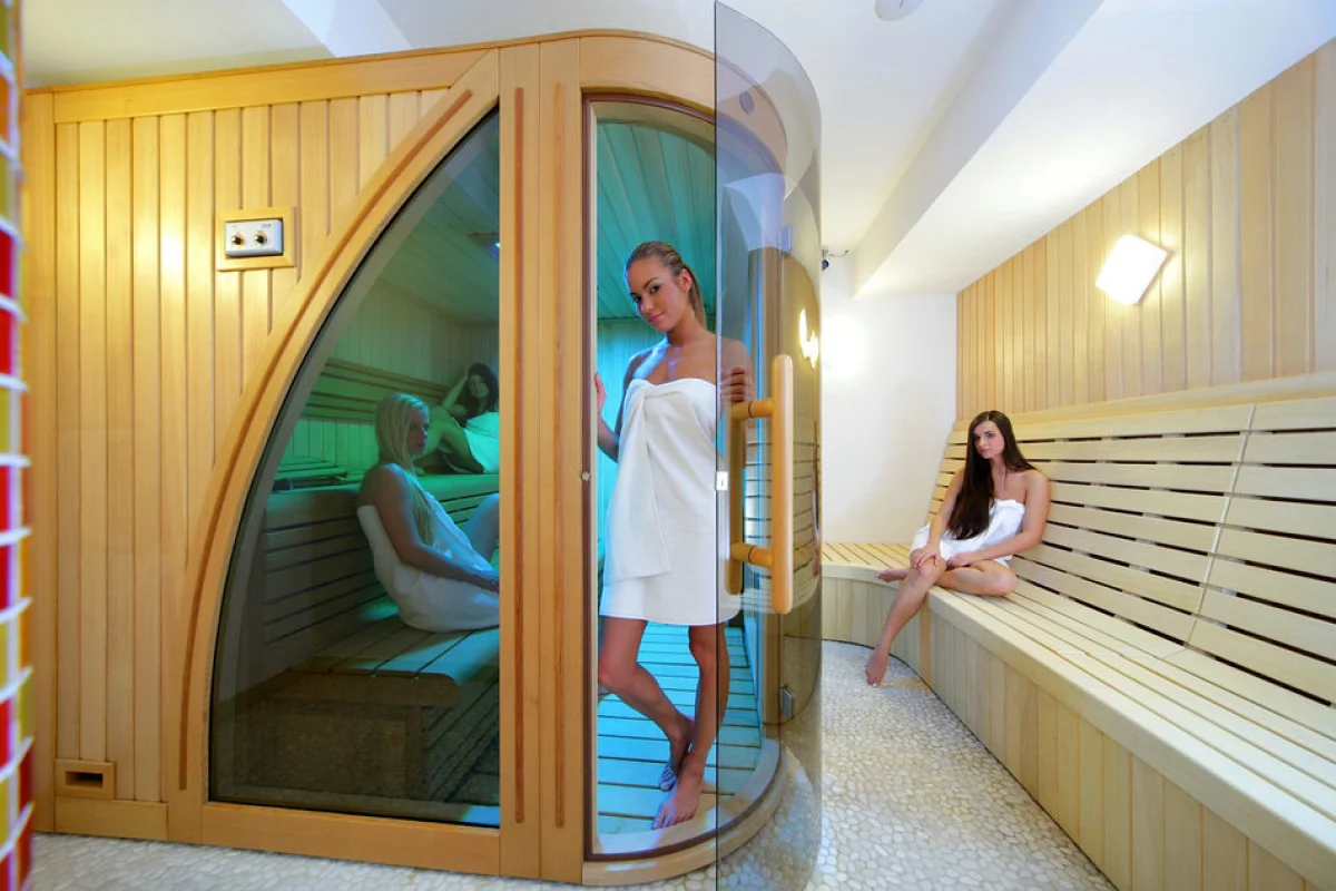 Pobyt ve Špindlerově Mlýně s polopenzí a neomezeným wellness pro dva - foto 03