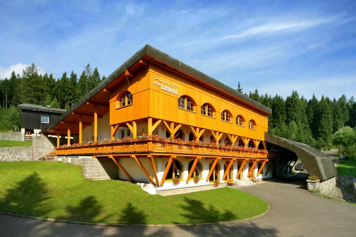 Pobyt ve Špindlerově Mlýně s polopenzí a neomezeným wellness pro dva - foto 04