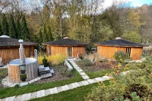 Pohodový pobyt se snídaní a saunou v Beskydech ve valašské jurtě v areálu Glamp v Hluboké pro 2 osoby - foto 01