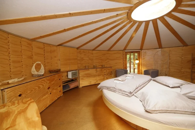 Pohodový pobyt se snídaní a saunou v Beskydech ve valašské jurtě v areálu Glamp v Hluboké pro 2 osoby - foto 03
