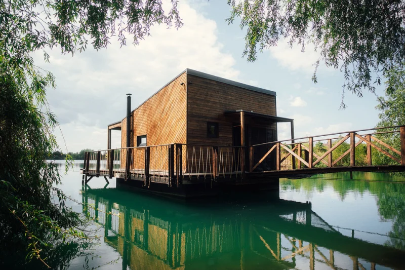 Pohodový pobyt v útulném Houseboatu v Zátoce Písník se saunou a koupacím sudem pro 2 osoby na 2 noci - foto 02