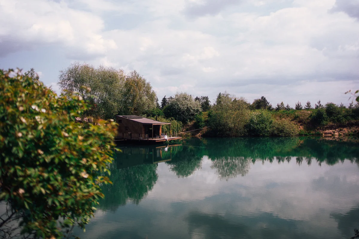 Pohodový pobyt v útulném Houseboatu v Zátoce Písník se saunou a koupacím sudem pro 2 osoby na 2 noci - foto 04