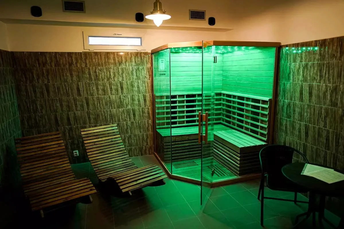 Pohodový wellness pobyt s polopenzí v útulném, jihočeském Interhotelu America**** pro 2 osoby - foto 05