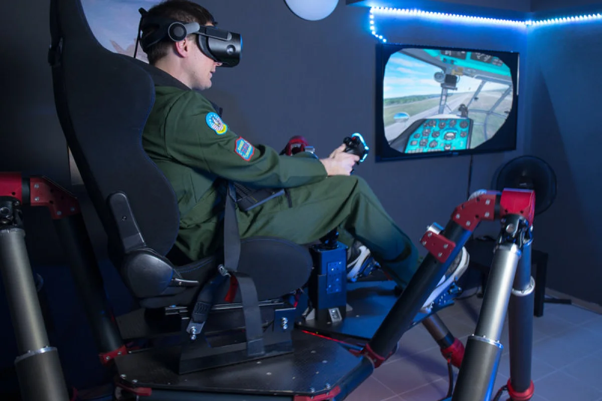 Pohyblivý letecký simulátor - proleťte se virtuální realitou - foto 04