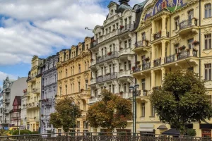 Poznávání Karlových Varů s polopenzí pro dva a hotel na kolonádě - foto 02