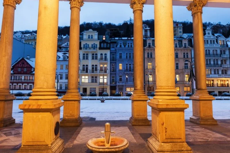 Poznávání Karlových Varů s polopenzí pro dva a hotel na kolonádě - foto 04