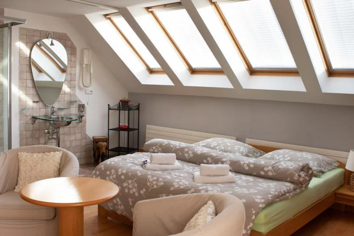 Příjemný pobyt se snídaní v apartmánu rodinného Penzionu V Hluboké v Beskydech pro 2 osoby - foto 03
