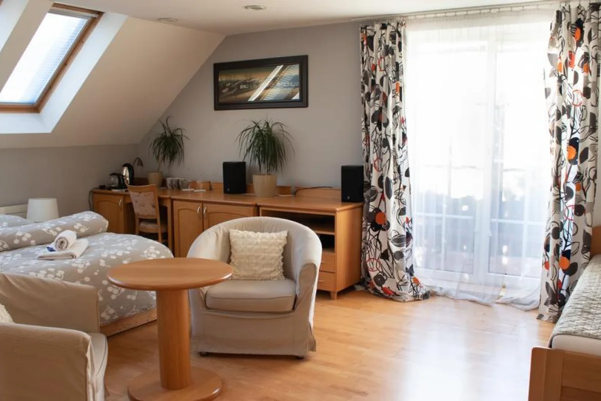 Příjemný pobyt se snídaní v apartmánu rodinného Penzionu V Hluboké v Beskydech pro 2 osoby - foto 04