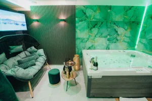 Privátní relax v kanadské vířivce s lahví prosecca a mísou ovoce pro 2 osoby v Praze - foto 01