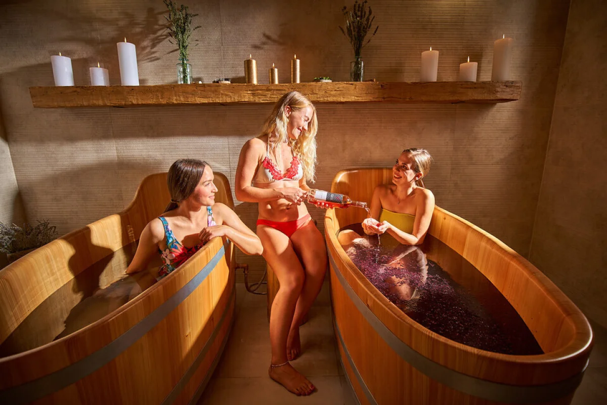 Privátní vinné lázně ve vinařském Hotelu Ryzlink v Mikulově pro 2 osoby - foto 02