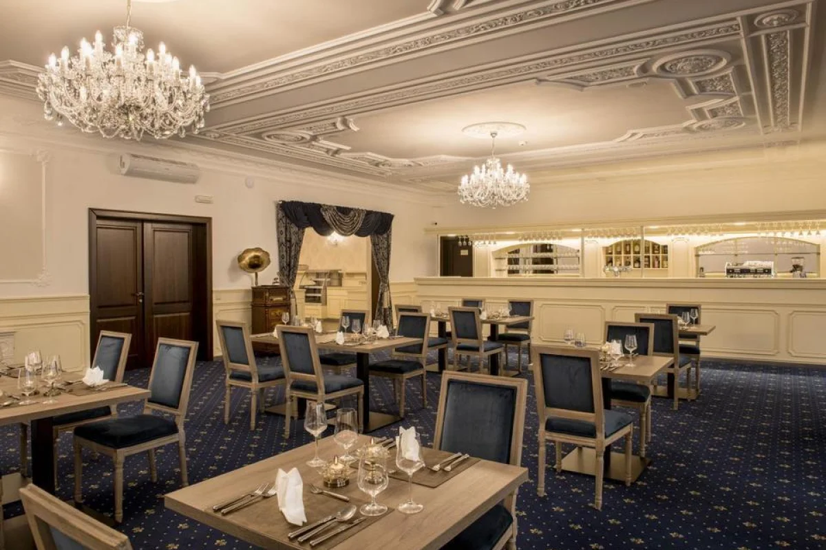 Privátní vířivka se sklenkou místního Prosecca a vynikající bohatý večerní raut v Chateau Šanov pro dva - foto 04