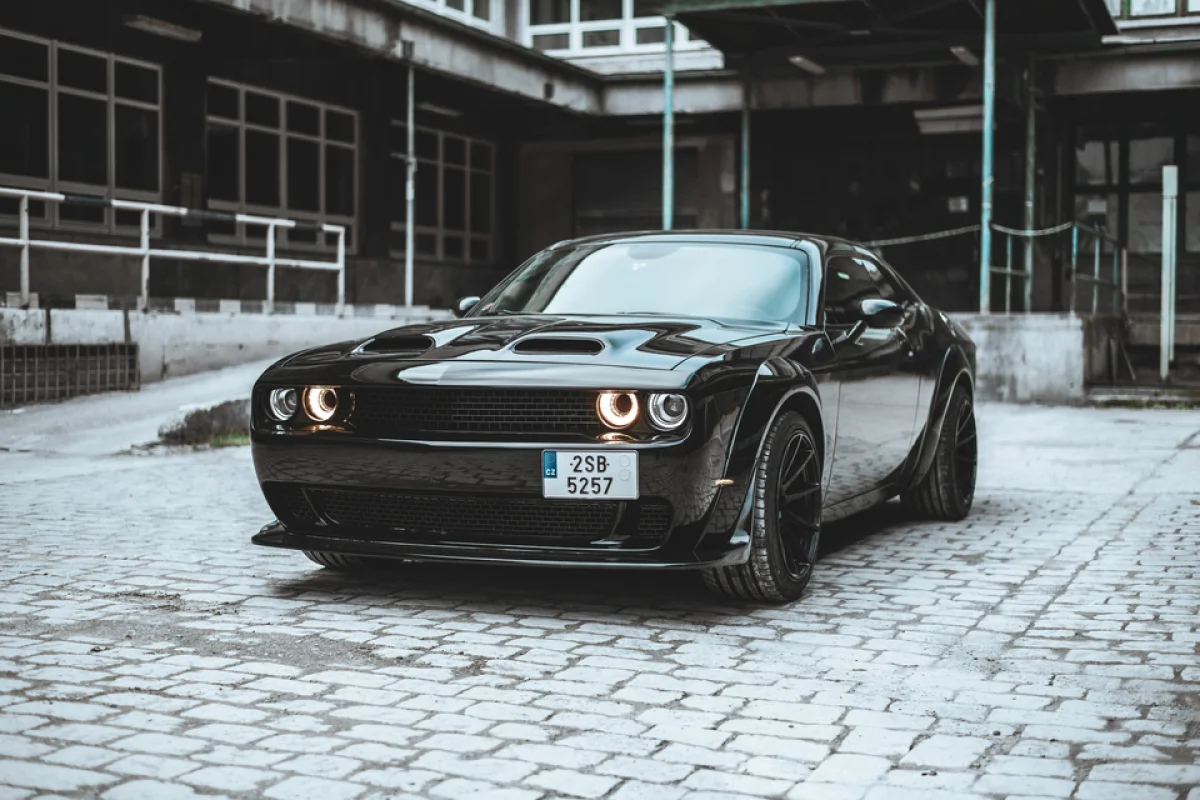 Pronájem Dodge Challenger 2016 s neomezeným nájezdem kilometrů Praha - foto 02