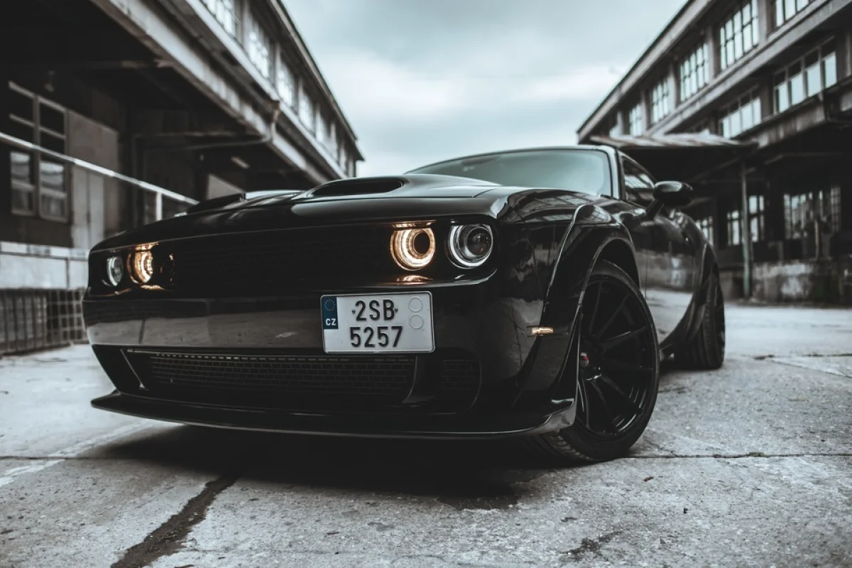 Pronájem Dodge Challenger 2016 s neomezeným nájezdem kilometrů Praha - foto 03