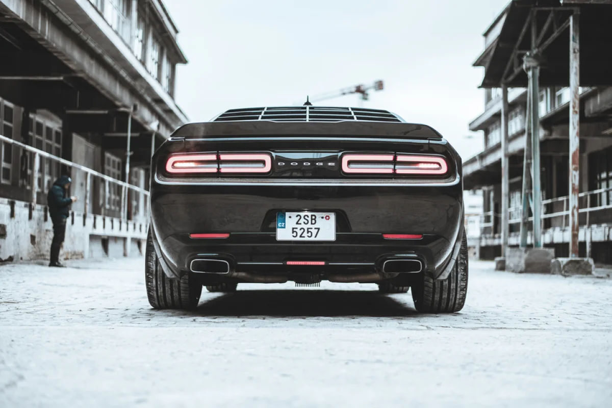Pronájem Dodge Challenger 2016 s neomezeným nájezdem kilometrů Praha - foto 05