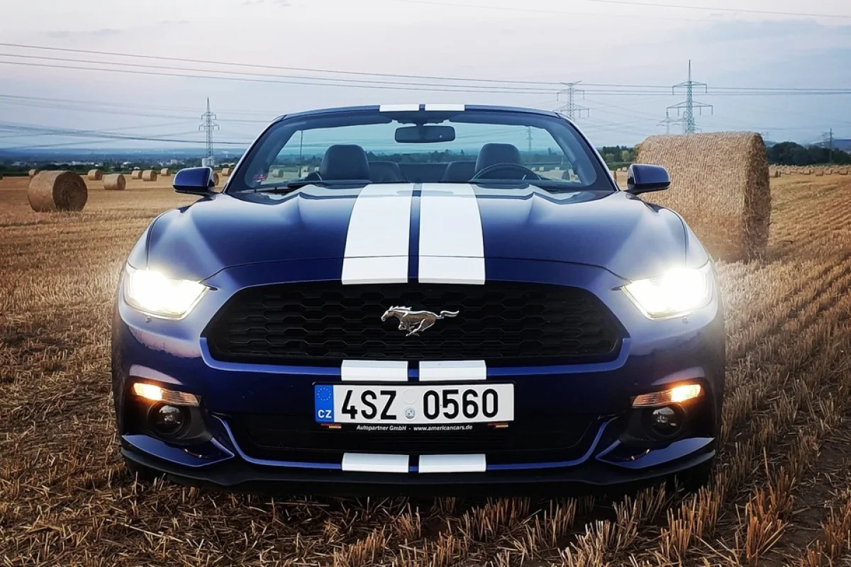 Pronájem Ford Mustang Cabrio 2016 - foto 02