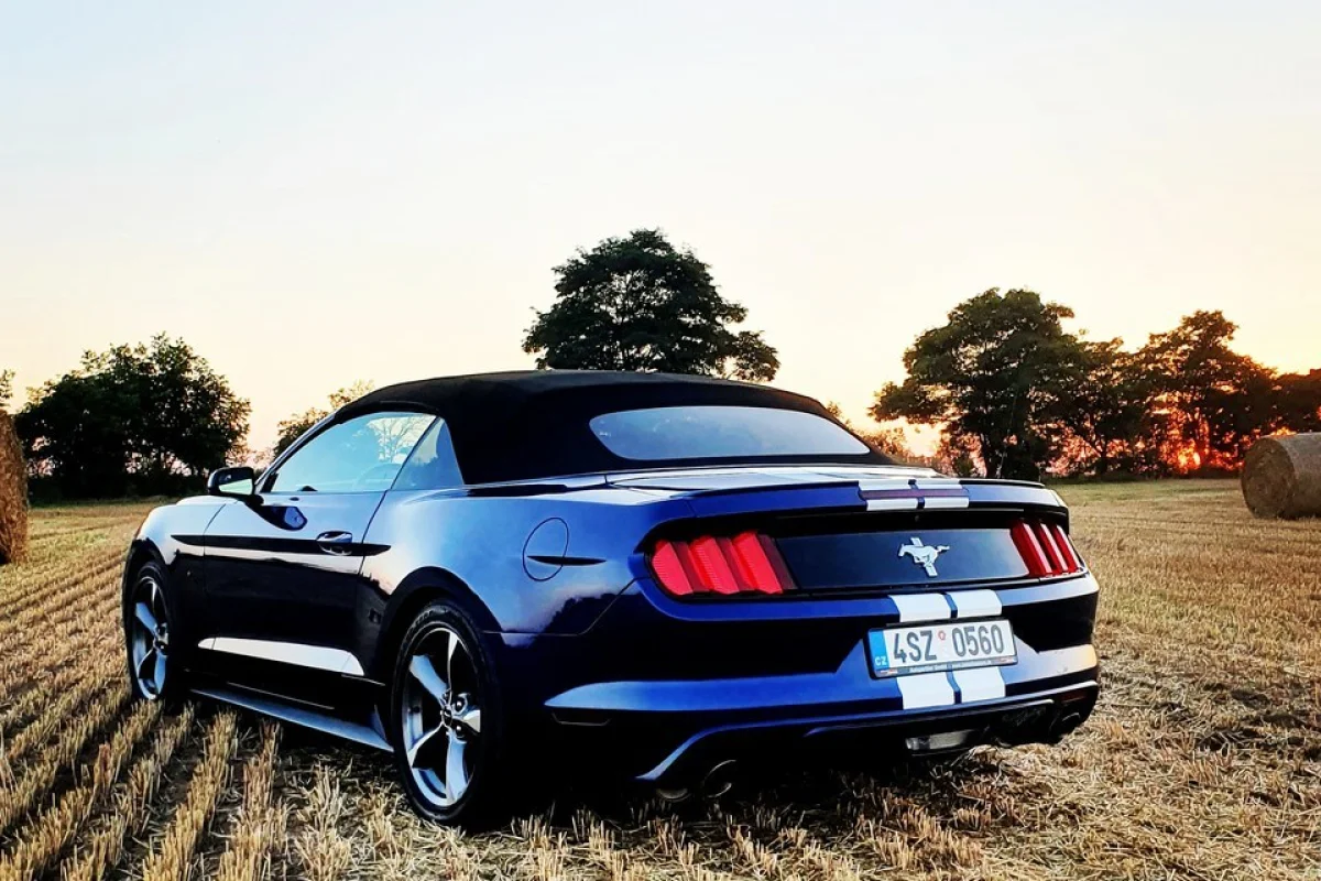 Pronájem Ford Mustang Cabrio 2016 - foto 03