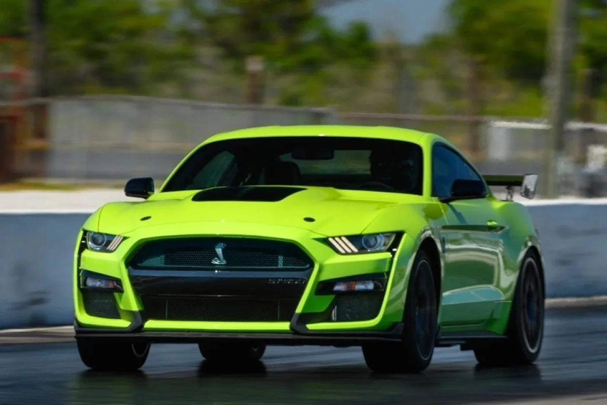 Pronájem Ford Mustang GT 2015 s neomezeným nájezdem kilometrů Praha - foto 05