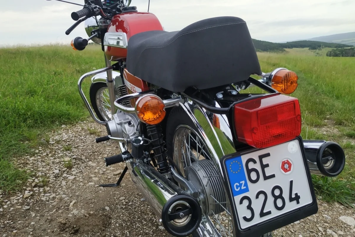 Pronájem motocyklu JAWA - foto 09