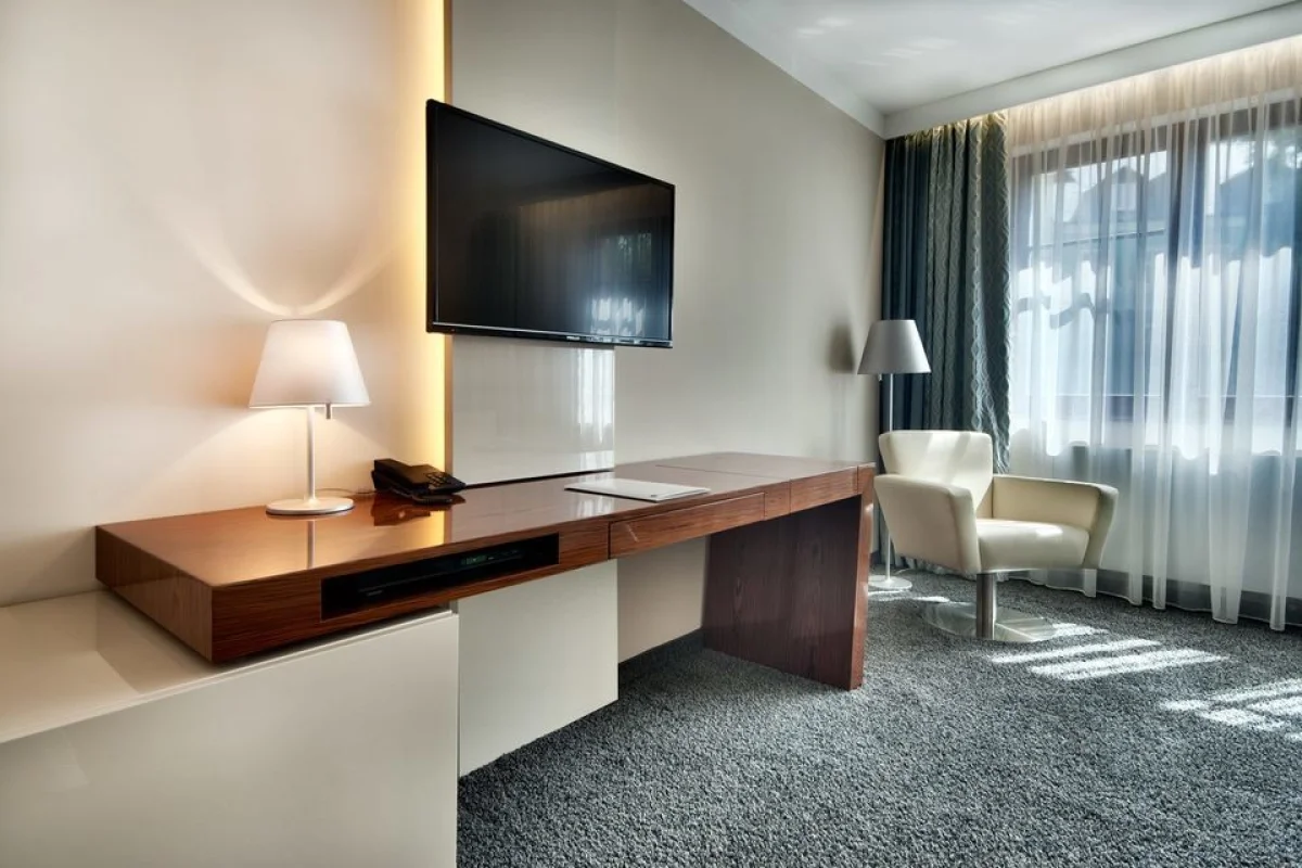 Prvotřídní neomezený wellness pobyt pro 2 osoby na 2 noci s polopenzí v krásném Hotelu Prezident - foto 04