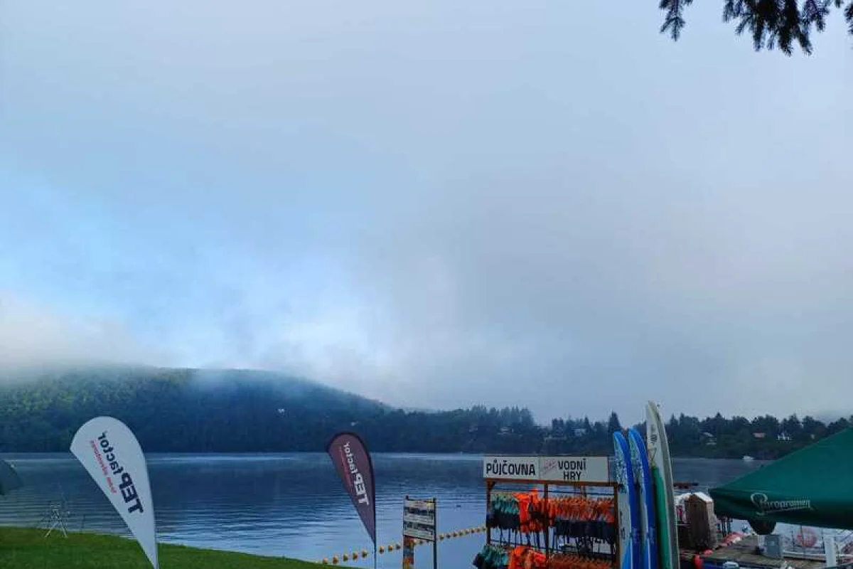 Půjčení motorového člunu, přehrada Slapy - foto 06