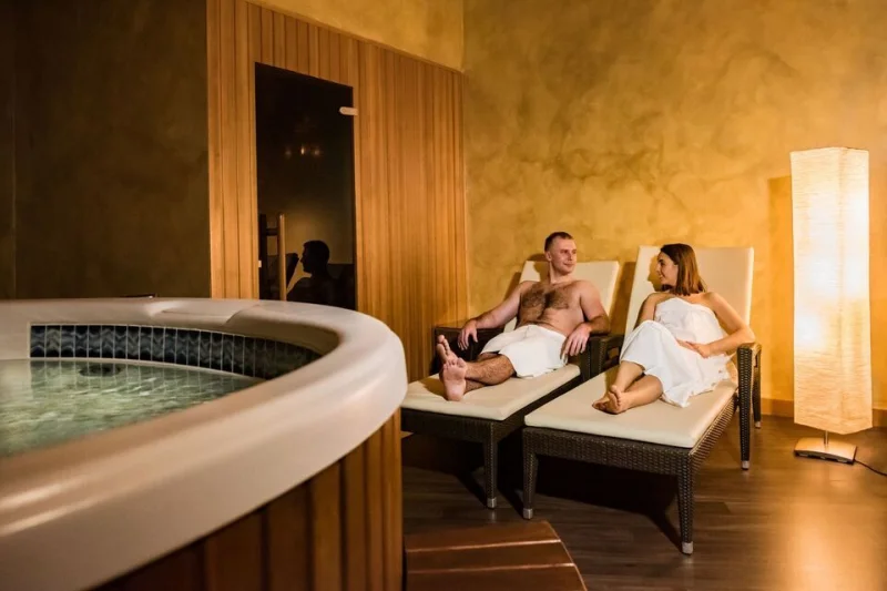 Relaxace v malém privátním SPA Aquapalace Čestlice na 1 hodinu pro až 4 osoby - foto 02