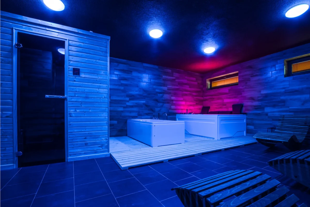 Relaxace v privátním wellness s lahví vynikajícího Frizzante na Ranči Jestřebice pro 2 osoby - foto 02