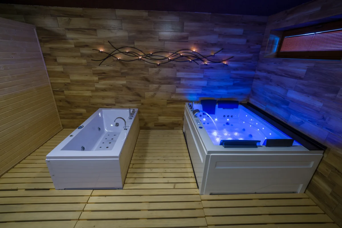 Relaxace v privátním wellness s lahví vynikajícího Frizzante na Ranči Jestřebice pro 2 osoby - foto 03