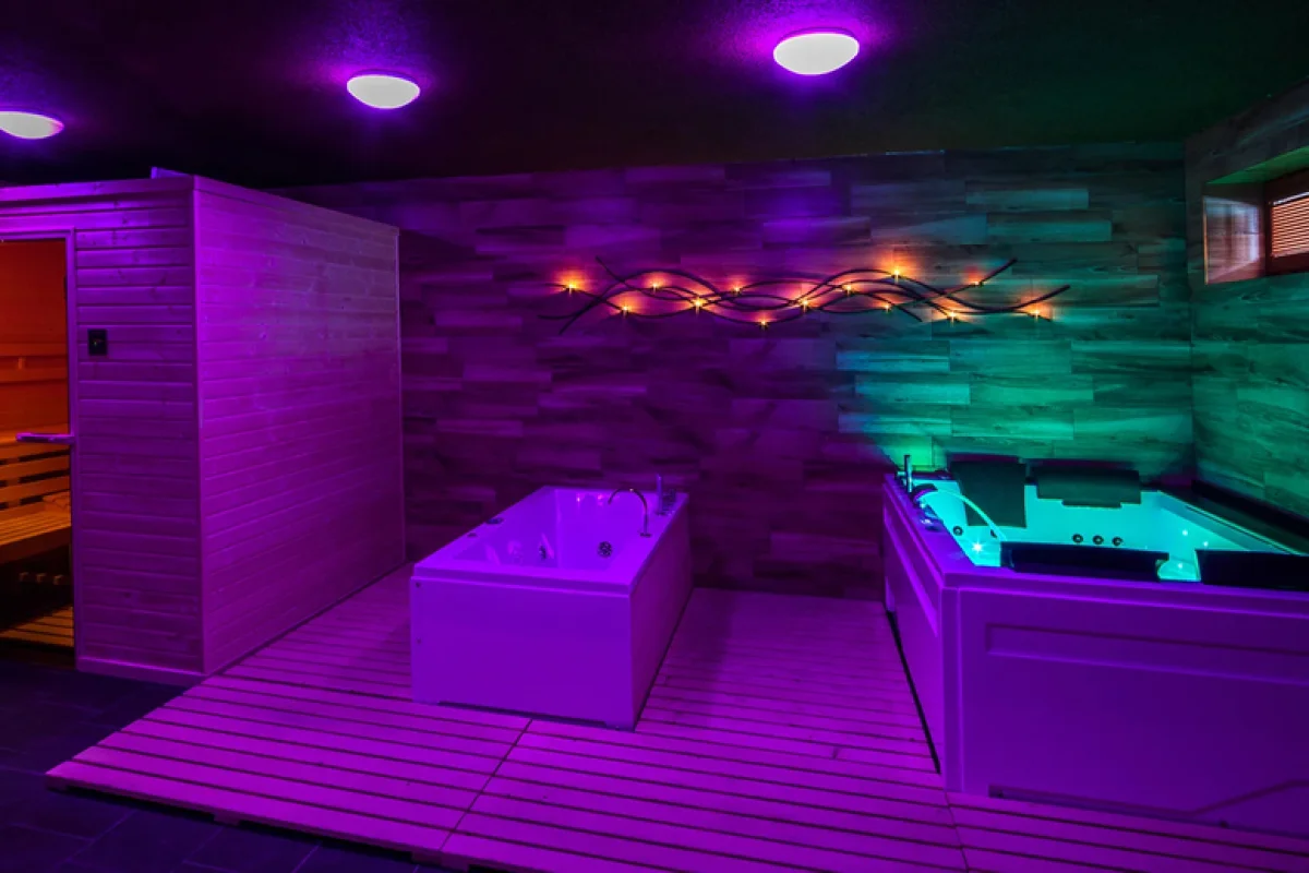 Relaxace v privátním wellness s lahví vynikajícího Frizzante na Ranči Jestřebice pro 2 osoby - foto 04