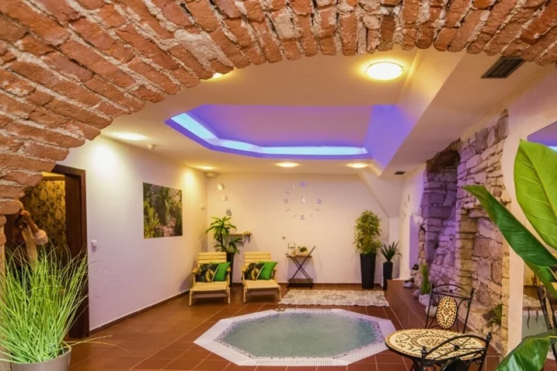 Relaxační pobyt pro dva se snídaní, privátním wellness i masáží v hotelu Hejtmanský dvůr**** na 2 noci - foto 03