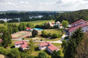 Relaxační pobyt s polopenzí a wellness procedurami v Hotelovém resortu JESENICE pro 2 osoby na 2 noci - foto 01