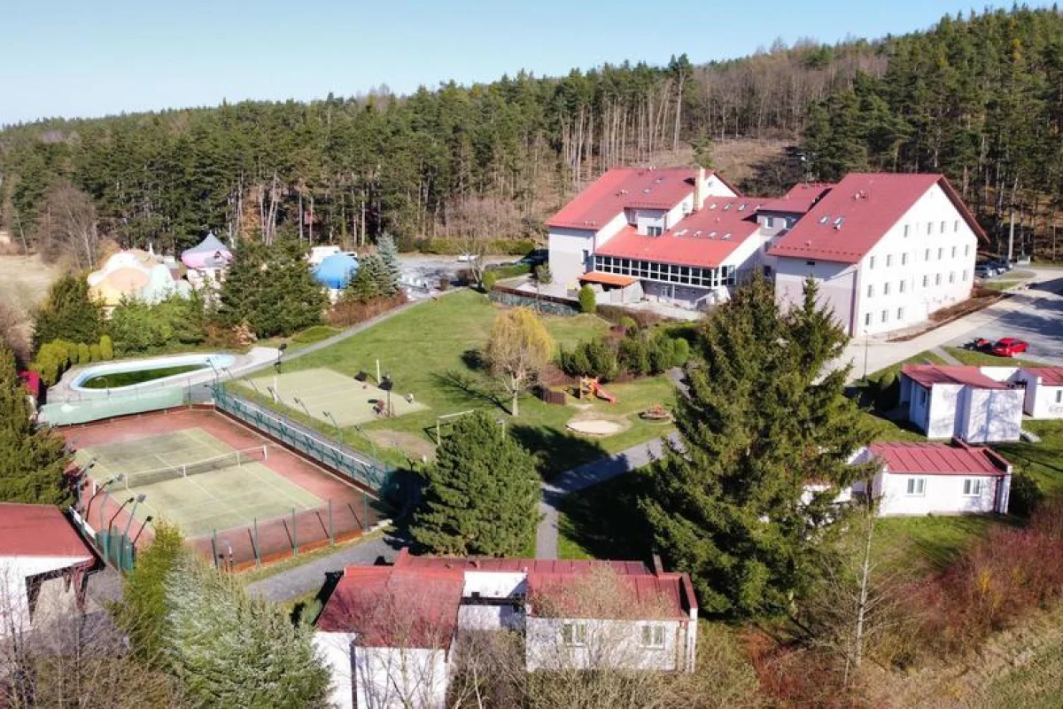 Relaxační pobyt s polopenzí a wellness procedurami v Hotelovém resortu JESENICE pro 2 osoby na 2 noci - foto 02