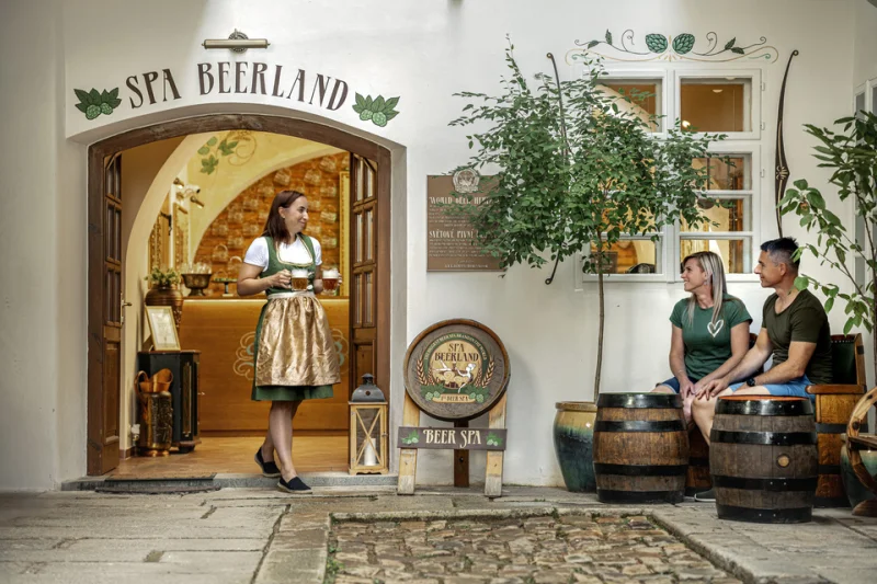 Relaxační pobyt v domě U Zlatého Beránka se snídaní a pivní lázní Spa Beerland v srdci Plzně pro 2 osoby - foto 02