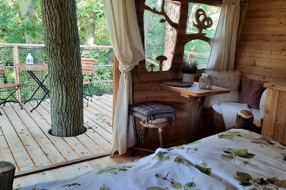 Relaxační pobyt ve stylovém Tree house V lipách s vířivkou a snídaní v Resortu Green Valley pro 2 osoby - foto 03