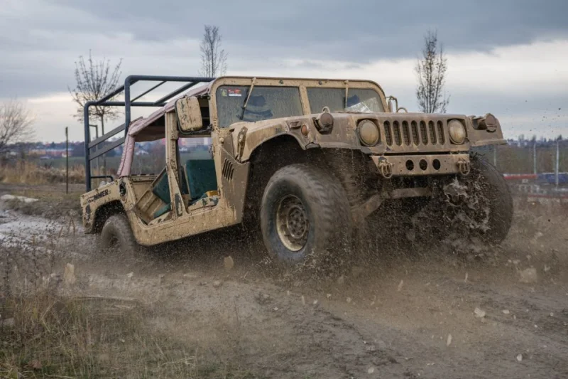 Řízení vojenského speciálu HUMVEE - foto 02