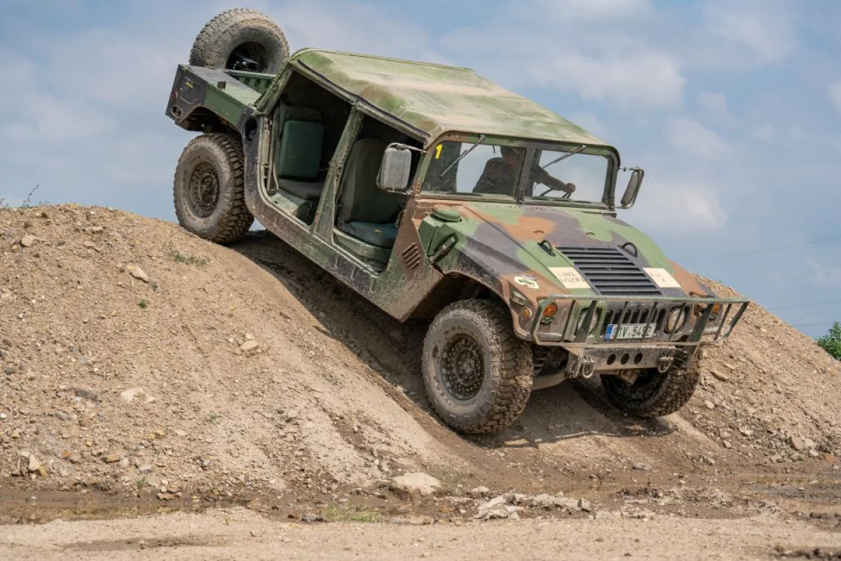 Řízení vojenského speciálu HUMVEE - foto 05