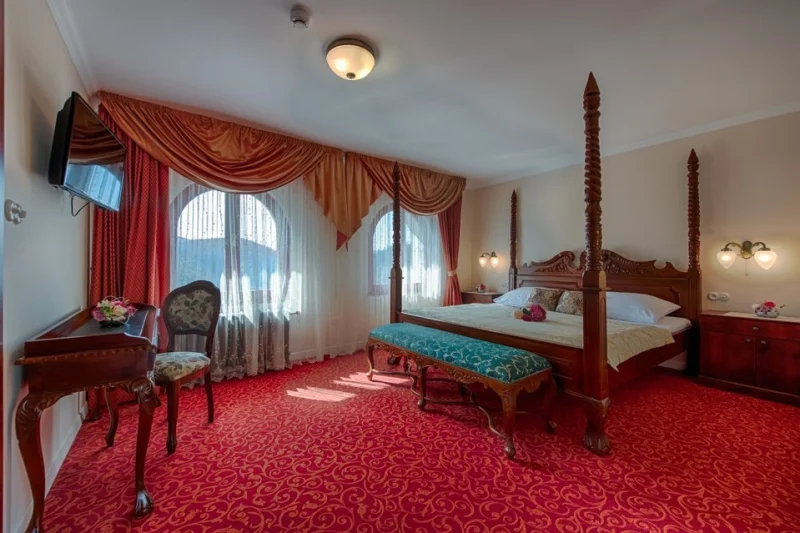 Romantická noc s tříchodovou večeří a vířivkou v apartmá zámeckého Hotelu Zlatý Orel Ostravice pro 2 osoby - foto 02