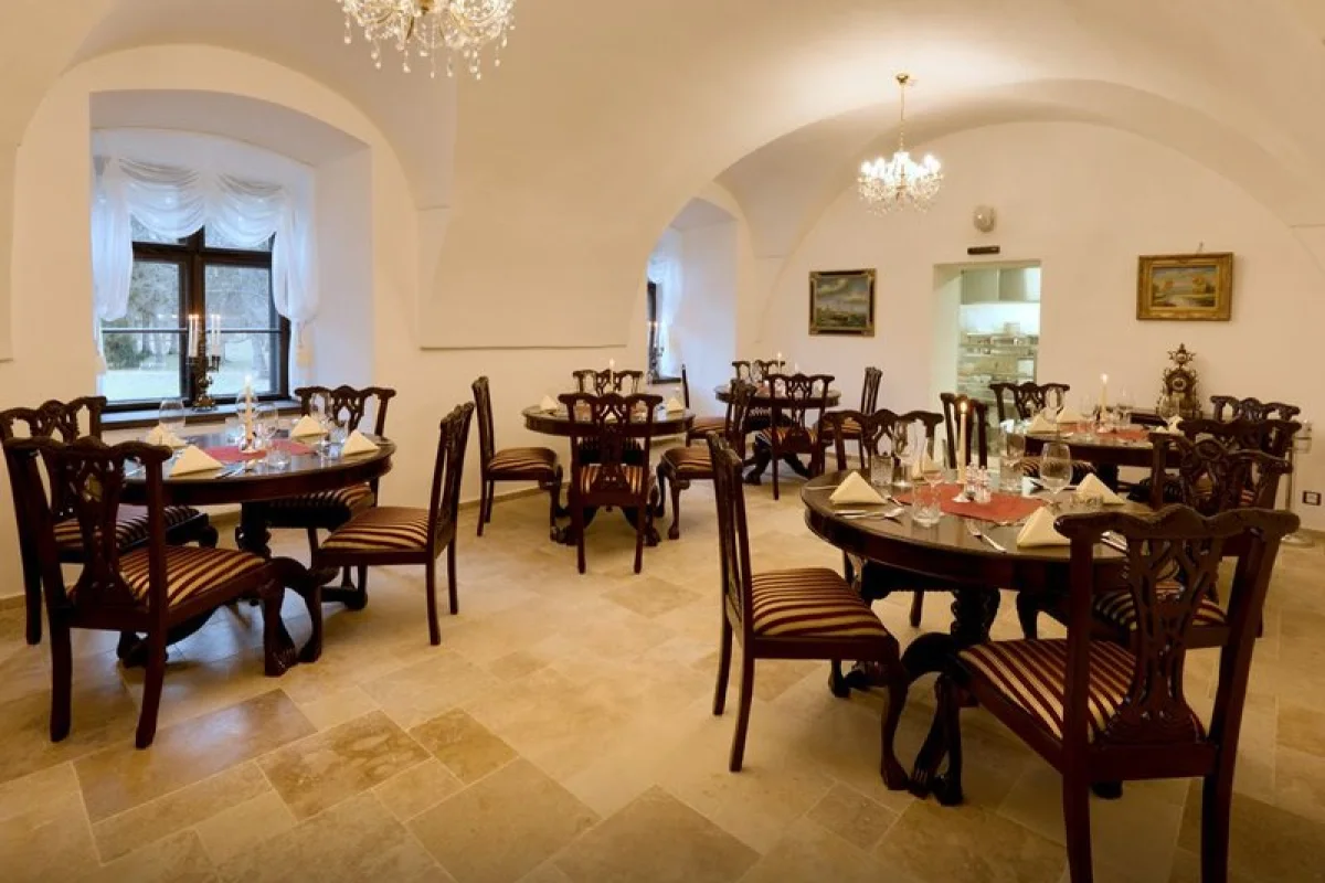 Romantická noc s tříchodovou večeří na zámku Wichterle - foto 05